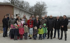 Gruppenfoto vor der Kita in Linnich