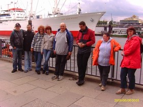 Menschen am Hamburger Hafen